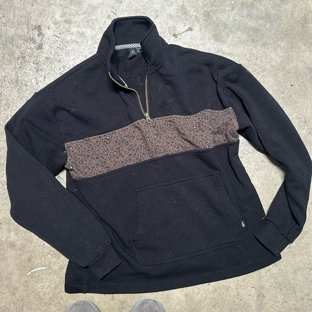 Volcom sweater